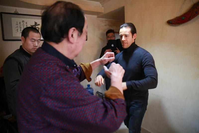 Boxe Yi Quan avec shifu Wei Yuzhu Boxe Yi Quan avec shifu Wei Yuzhu