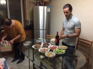 Scène de vie quotidienne: préparation du déjeuner avec Wei Yuzhu